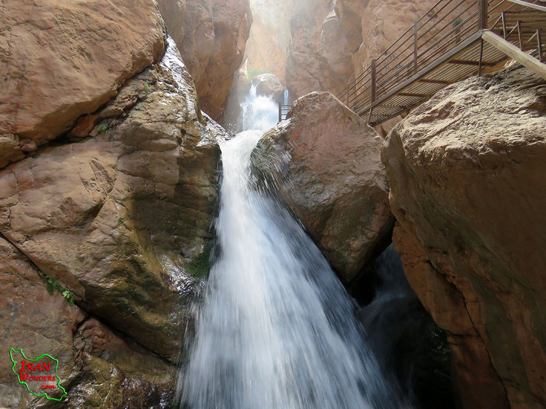 آبشار تنگ داستان (مجن) شاهرود